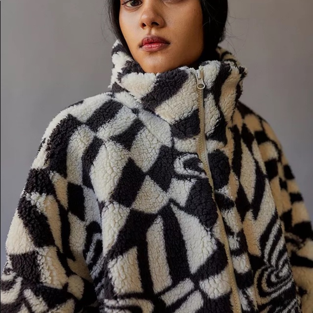 NWT Olivia Sherpa Urban Outfitters Size L